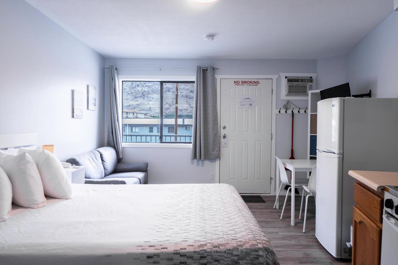 אוסויוס Poplars Motel On The Lake מראה חיצוני תמונה