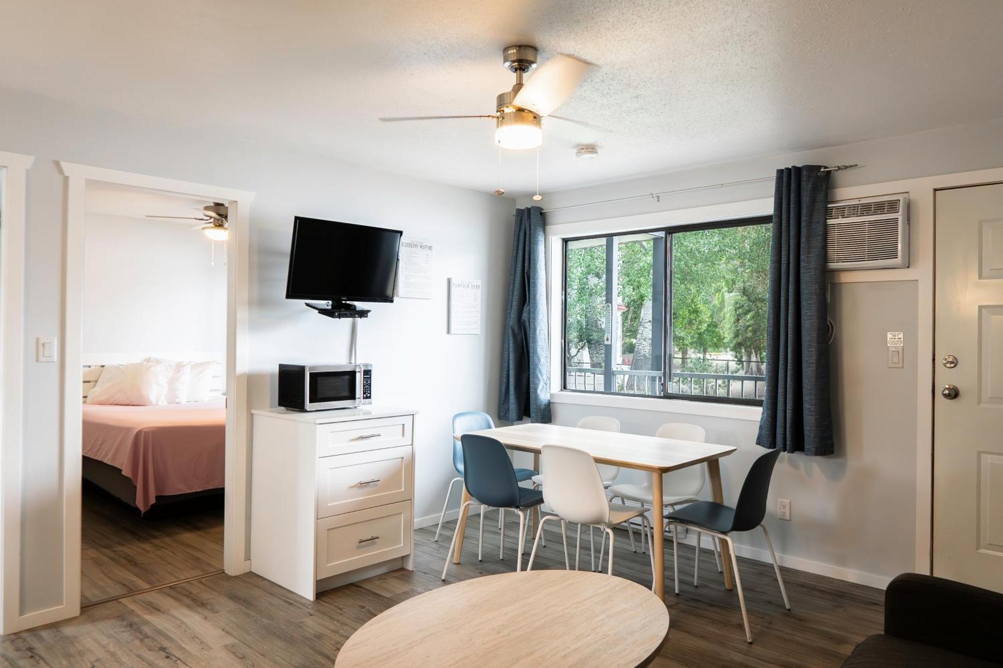 אוסויוס Poplars Motel On The Lake מראה חיצוני תמונה